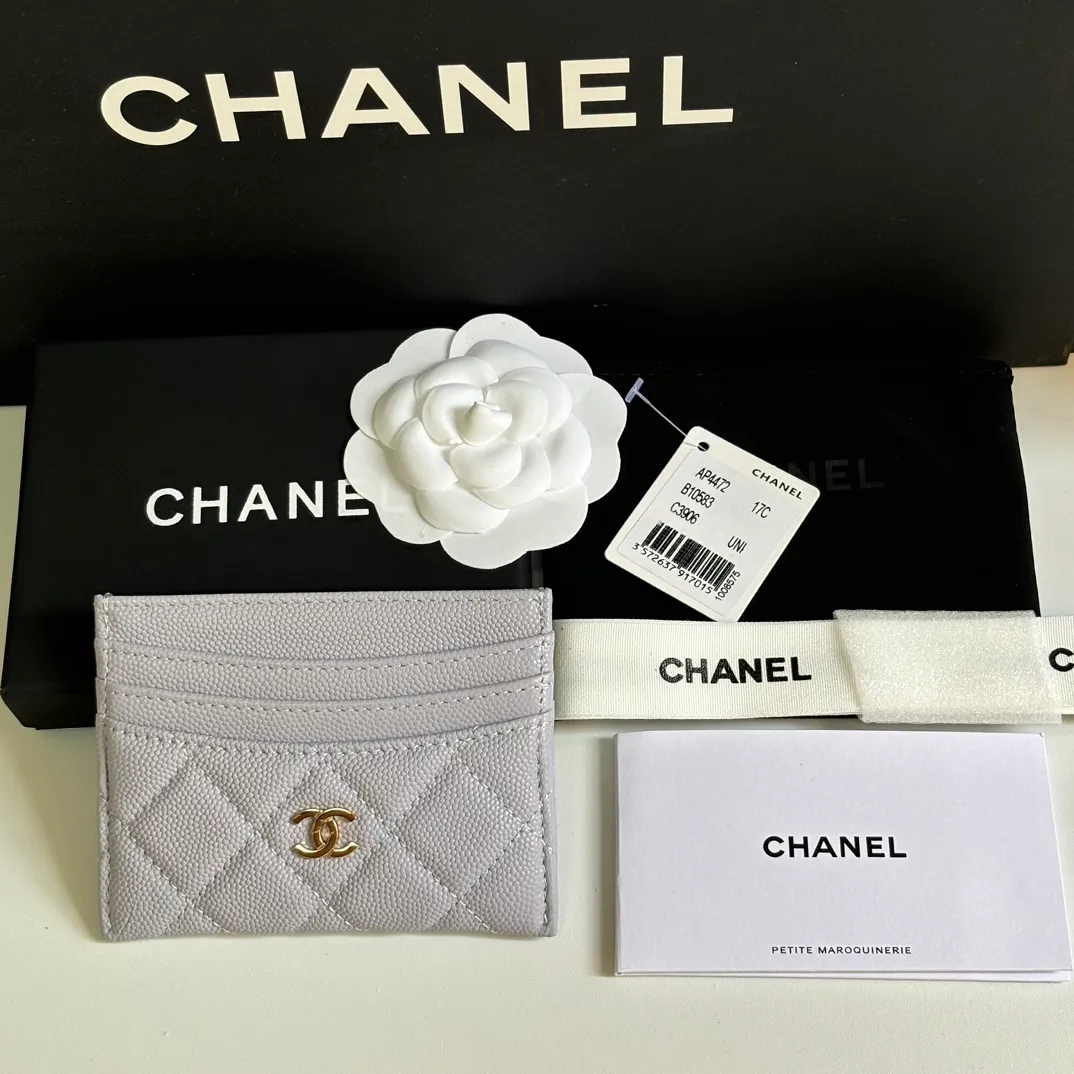 💰240 new product CH@NEL card holder has arrived💦This card holder adds a few more card slots based on the old model, making it more practical. It has original quality and beautiful details. Model No. AP8944, size 11*8*1cm.