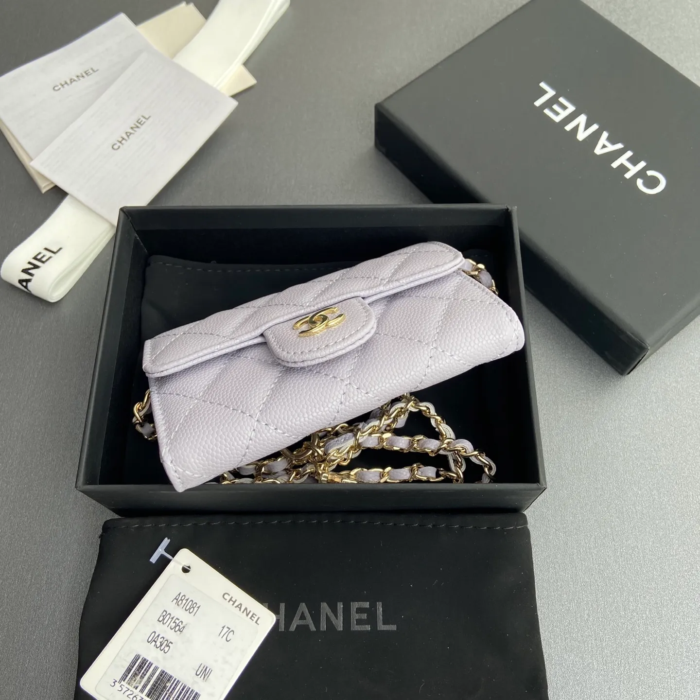 Xiaoxiang imported Italian grain cowhide Item number: A81081 (chain small card holder) Price: 420 Size: w11×h7cm Color: light purple fine ball pattern gold steel mark hardware