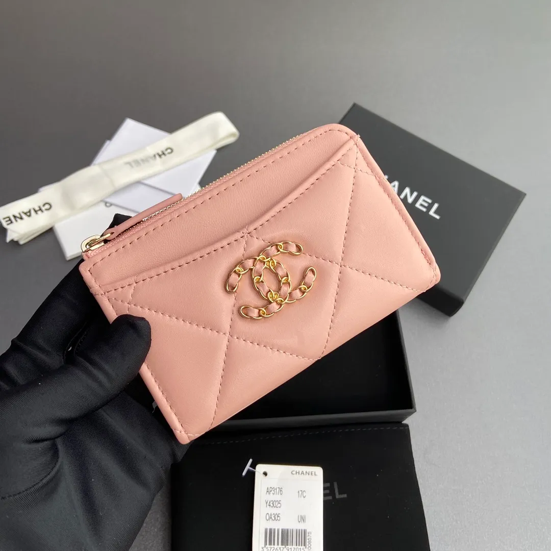 [Special grade hardware original leather] ¥340 Xiaoxiang small zipper bag card holder series Quilted card holder with iconic metal logo Gold tone metal hardware, special Italian imported leather 6 card slots, 1 small zipper bag No.: 3176 Pink Sheep Gilt Size: w13×h9×2cm