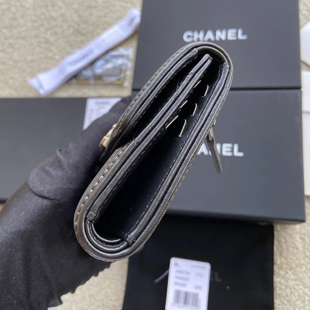 480💰Xiaoxiang imported Italian leather Item number: A80734 Size: W11.5×h10.5×d3cm Color: black sheep color silver hardware