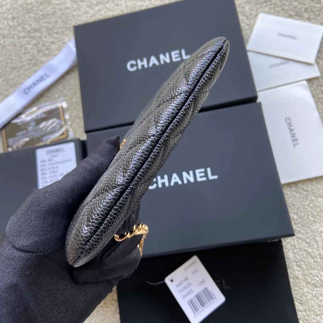 Xiaoxiang imported Italian grained calfskin Item number: A50168 Size: w14×h9.5cm Color: black ball pattern gold hardware p260
