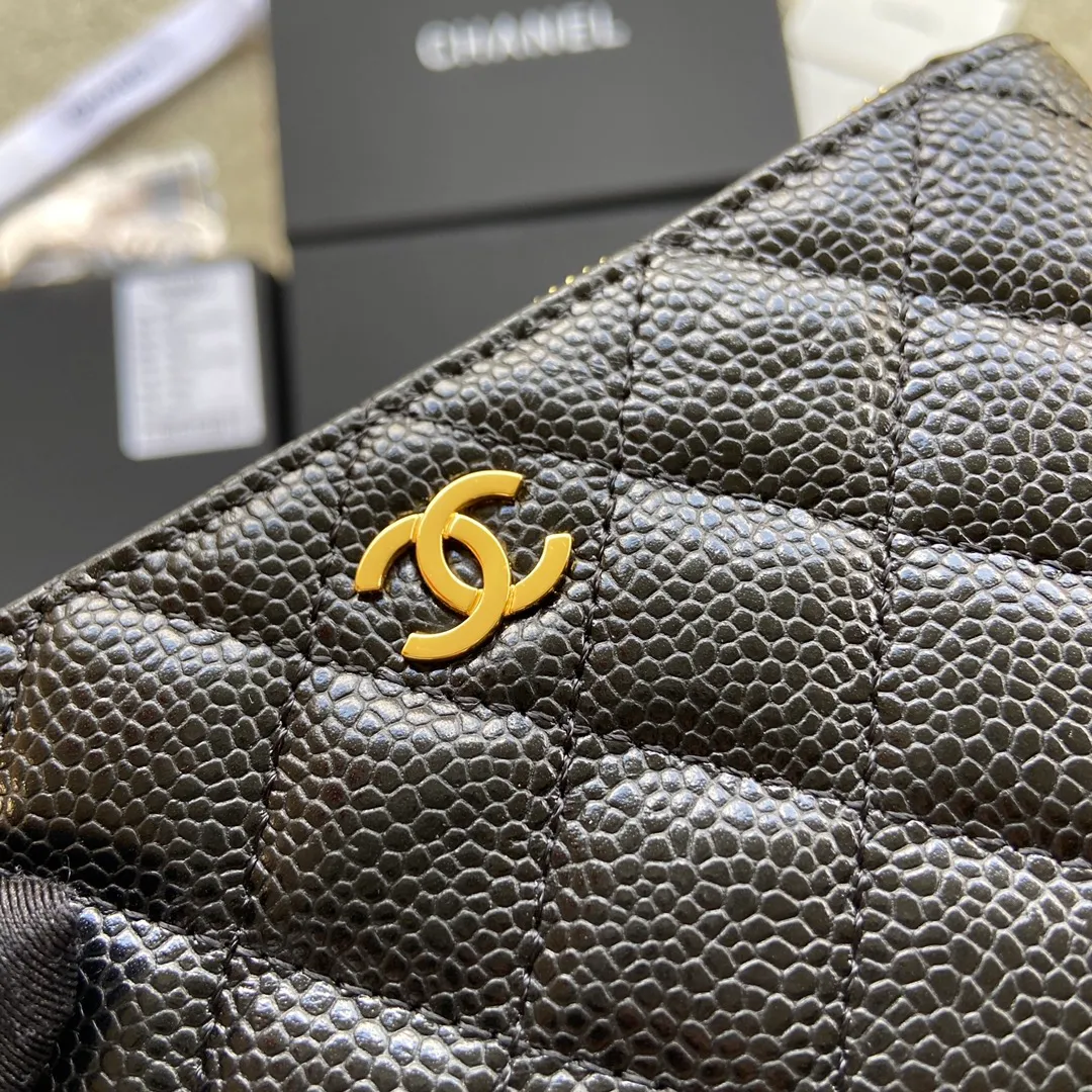 Xiaoxiang imported Italian grained calfskin Item number: A50168 Size: w14×h9.5cm Color: black ball pattern gold hardware p260
