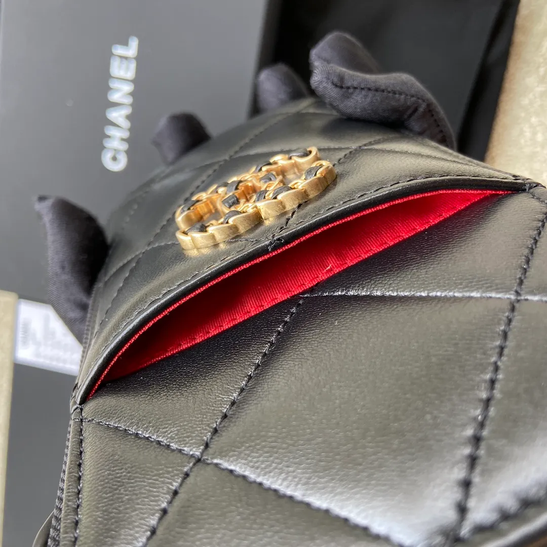 Xiaoxiang imported Italian lambskin Item number: AP2364 Size: w19×h10×3cm Color: black lambskin gold hardware p440
