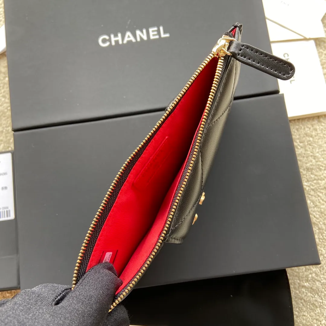 Xiaoxiang imported Italian lambskin Item number: AP2364 Size: w19×h10×3cm Color: black lambskin gold hardware p440
