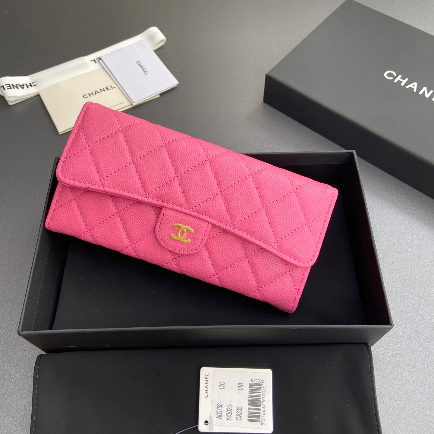 Xiaoxiang imported Italian grained calfskin Item number: A80758 Price: 460 Size: w19×h10.5×3cm Color: Plum red fine ball grain leather Gold steel mark
