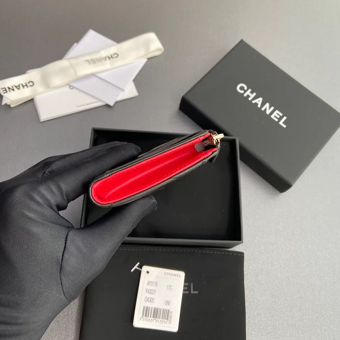 [Special grade hardware original leather] ¥340 Xiaoxiang small zipper bag card holder series Quilted card holder with iconic metal logo Gold tone metal hardware, special Italian imported leather 6 card slots, 1 small zipper bag No.: 3176 Black Sheep Gilt Size: w13×h9×2cm