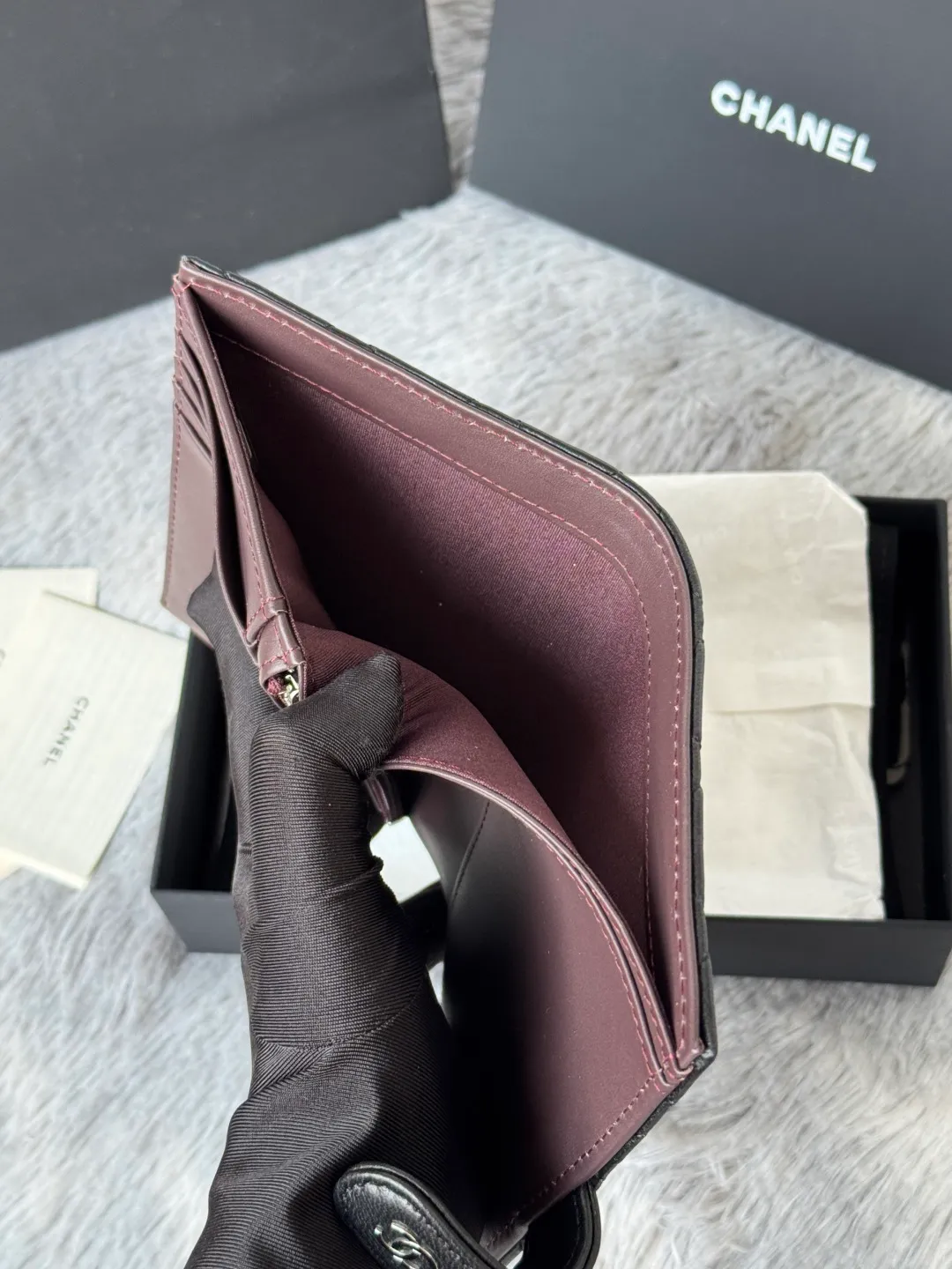 💰440💰4050 New product launched Passport wallet 2-in-1 passport holder that can hold cash, credit card and passport. CHANEL multi-functional passport holder, original quality imported lambskin production color as shown in the picture Exclusive real shot This design may also enter the classic series in the future Style number: AP6392 Size: 15*10*3cm.