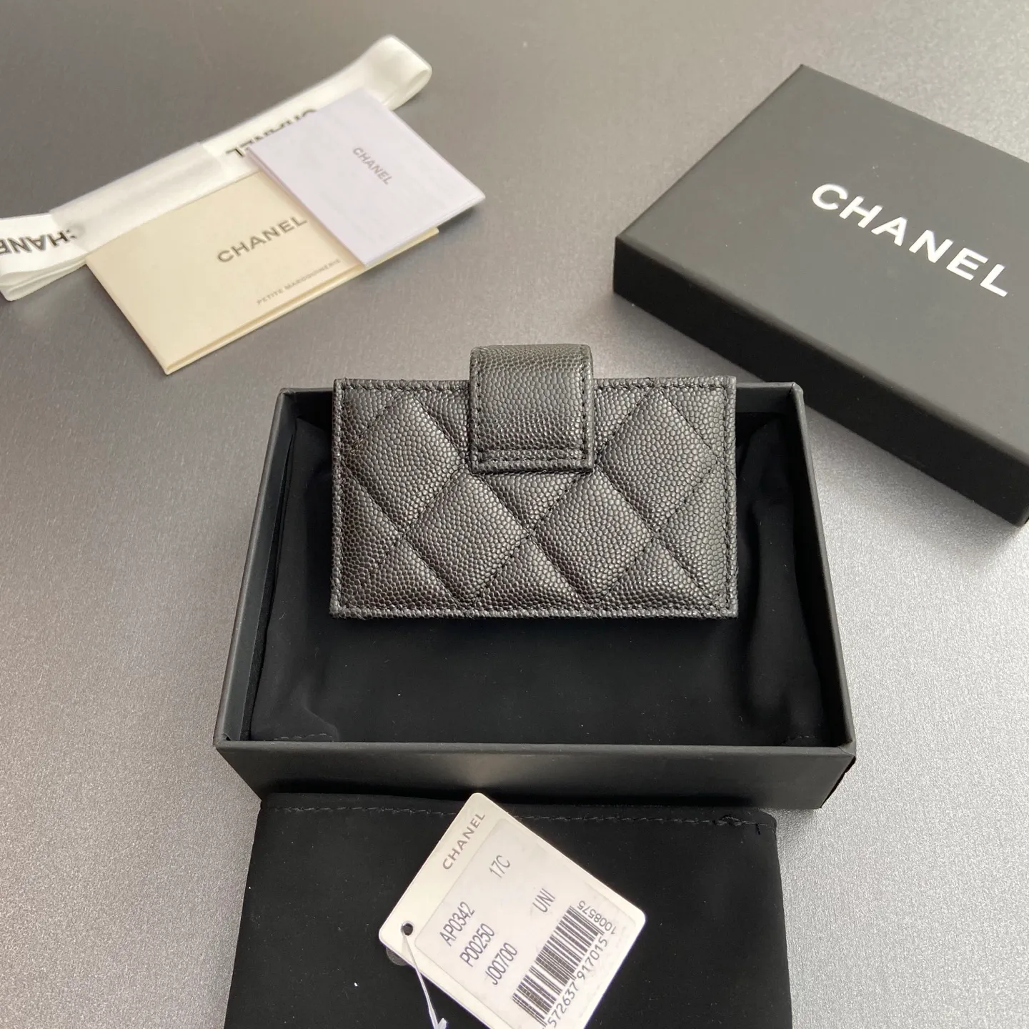 [Special grade hardware original leather] ¥400 Small fragrant organ multi-card slot card holder series with iconic metal logo Silver tone metal hardware, special Italian imported leather 6 card slots No.: 0342 Black fine ball pattern silver steel mark Size: w10×h6×2cm