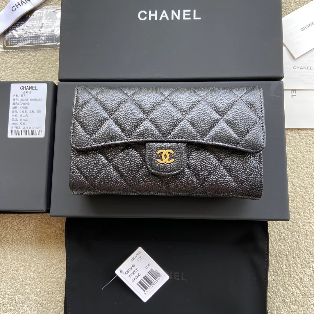 Xiaoxiang imported Italian grain cowhide, long model with 30% off 540💰 Item number: AP63012 Size: w18.5×h10cm Color: black ball pattern gold steel mark