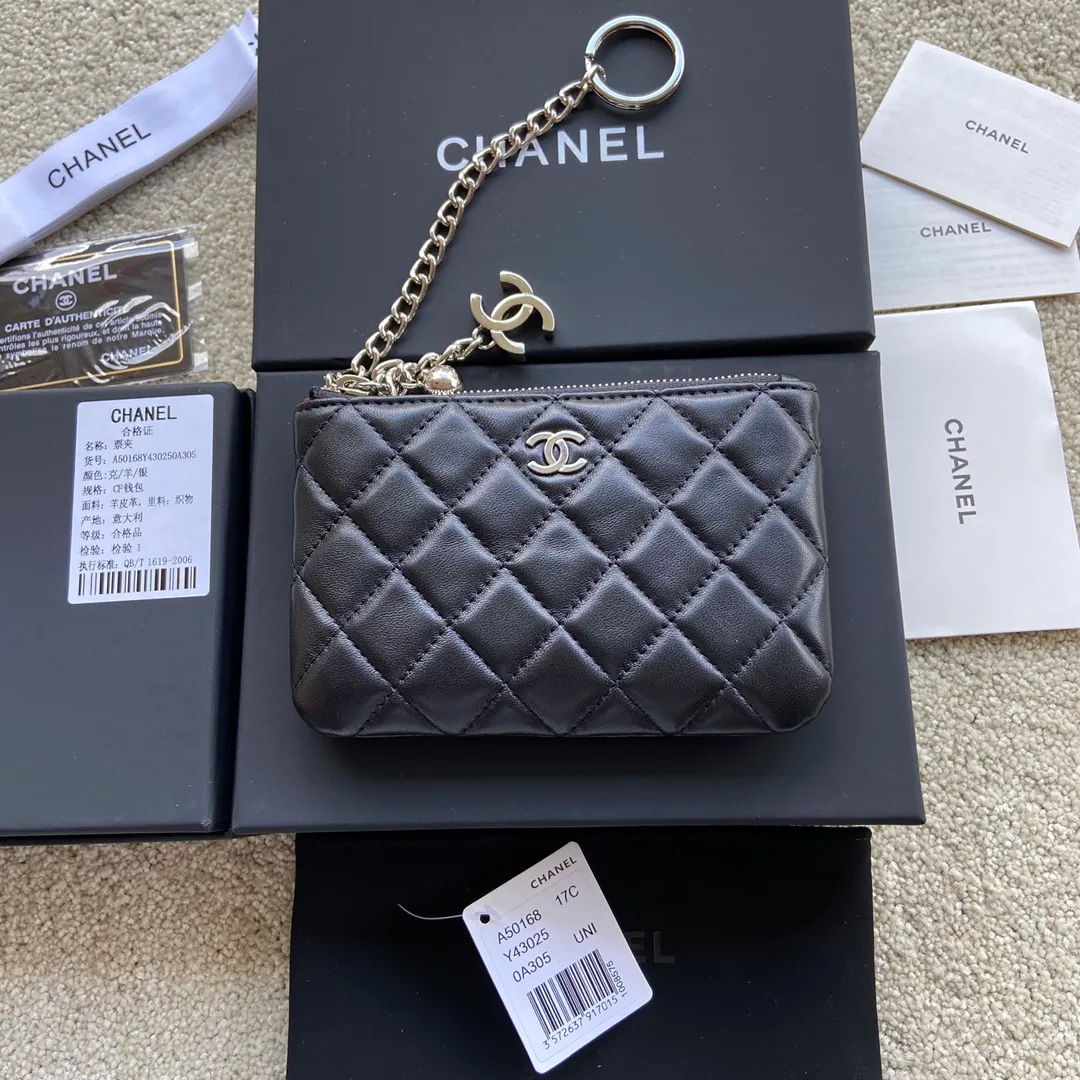 Xiaoxiang imported Italian lambskin Item number: A50168 Size: w14×h9.5cm Color: black sheepskin silver hardware p260