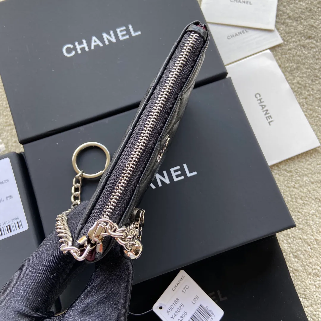 Xiaoxiang imported Italian lambskin Item number: A50168 Size: w14×h9.5cm Color: black sheepskin silver hardware p260