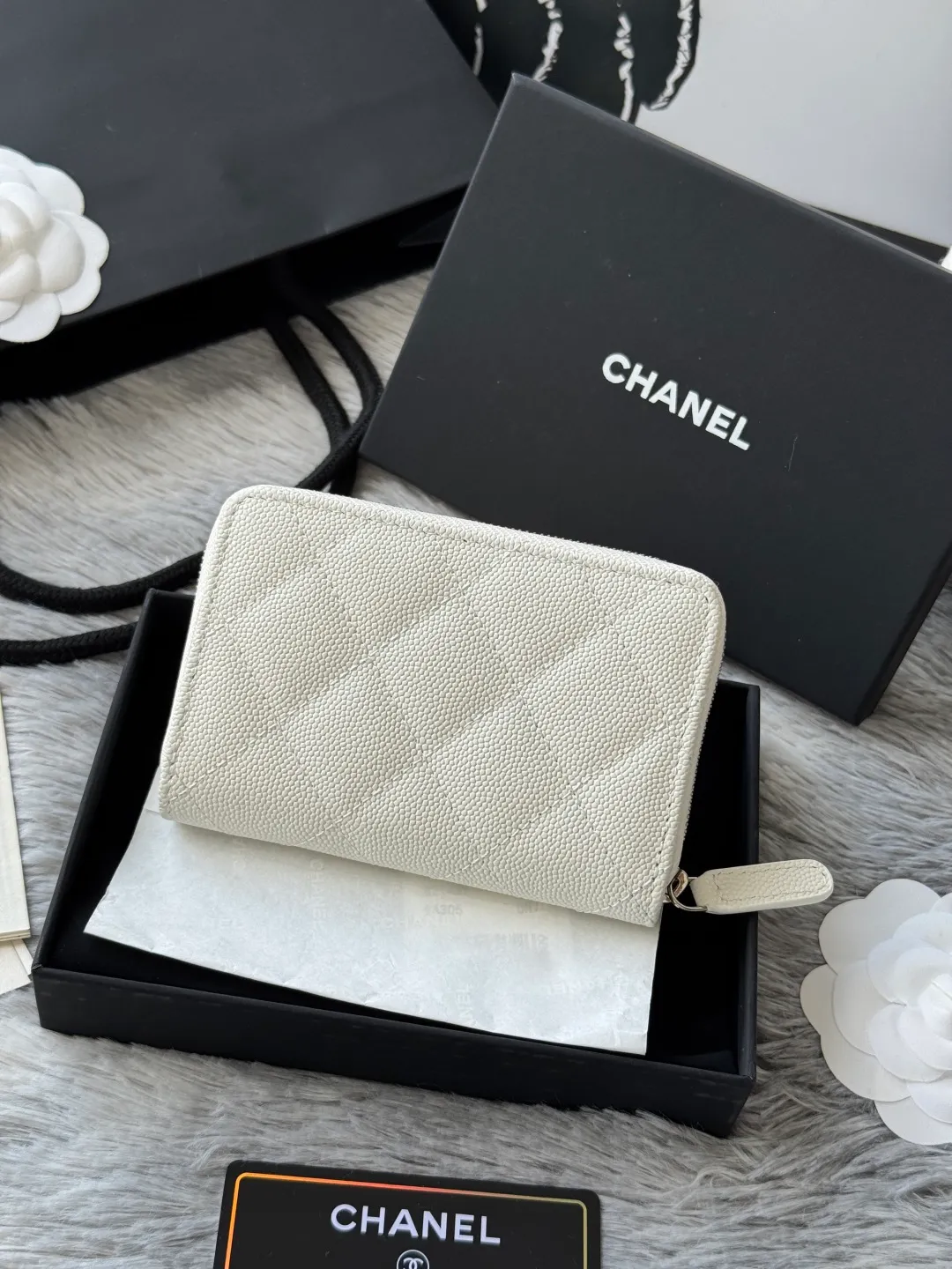 💰360💰 4050 autumn new product zipper small coin purse with zipper inside chanel small zipper card holder with new luogo zipper compartment inside made of caviar cowhide original quality credit card holder number: 4815 size: 11x7.5x2cm