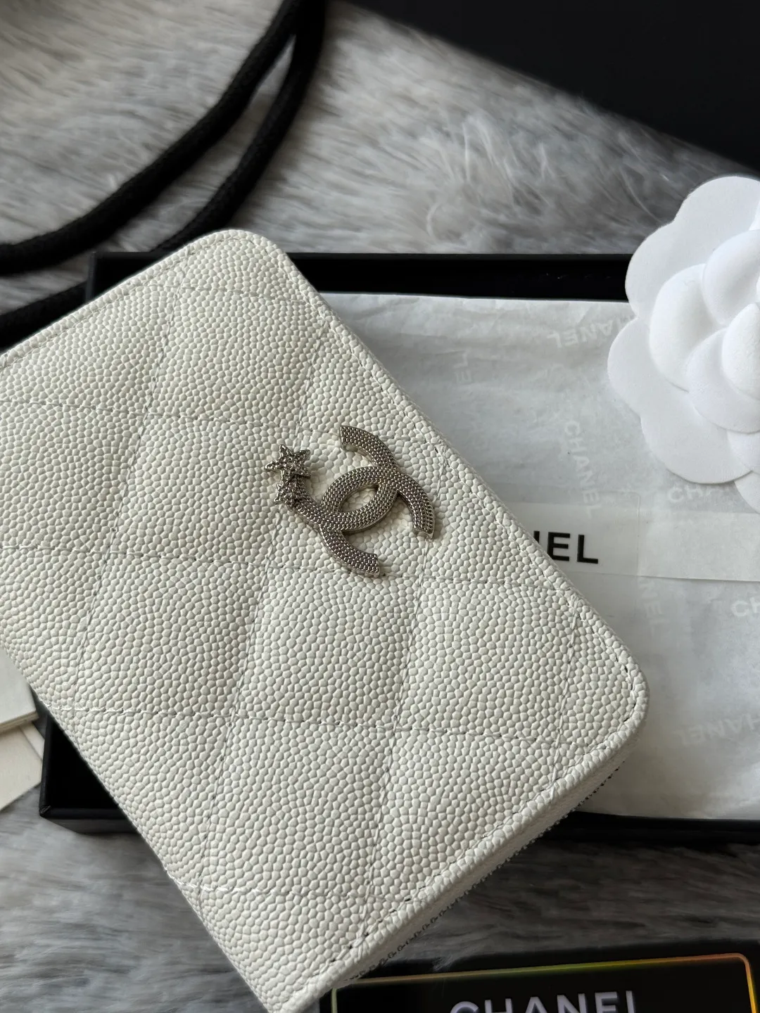💰360💰 4050 autumn new product zipper small coin purse with zipper inside chanel small zipper card holder with new luogo zipper compartment inside made of caviar cowhide original quality credit card holder number: 4815 size: 11x7.5x2cm