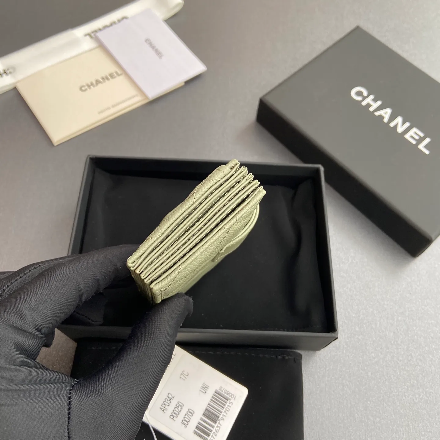 [Special grade hardware original leather] ¥400 Small fragrant organ multi-card slot card holder series with iconic metal logo Gold tone metal hardware, special Italian imported leather 6 card slots No.: 0342 Greek green fine ball pattern gold steel mark Size: w10×h6×2cm