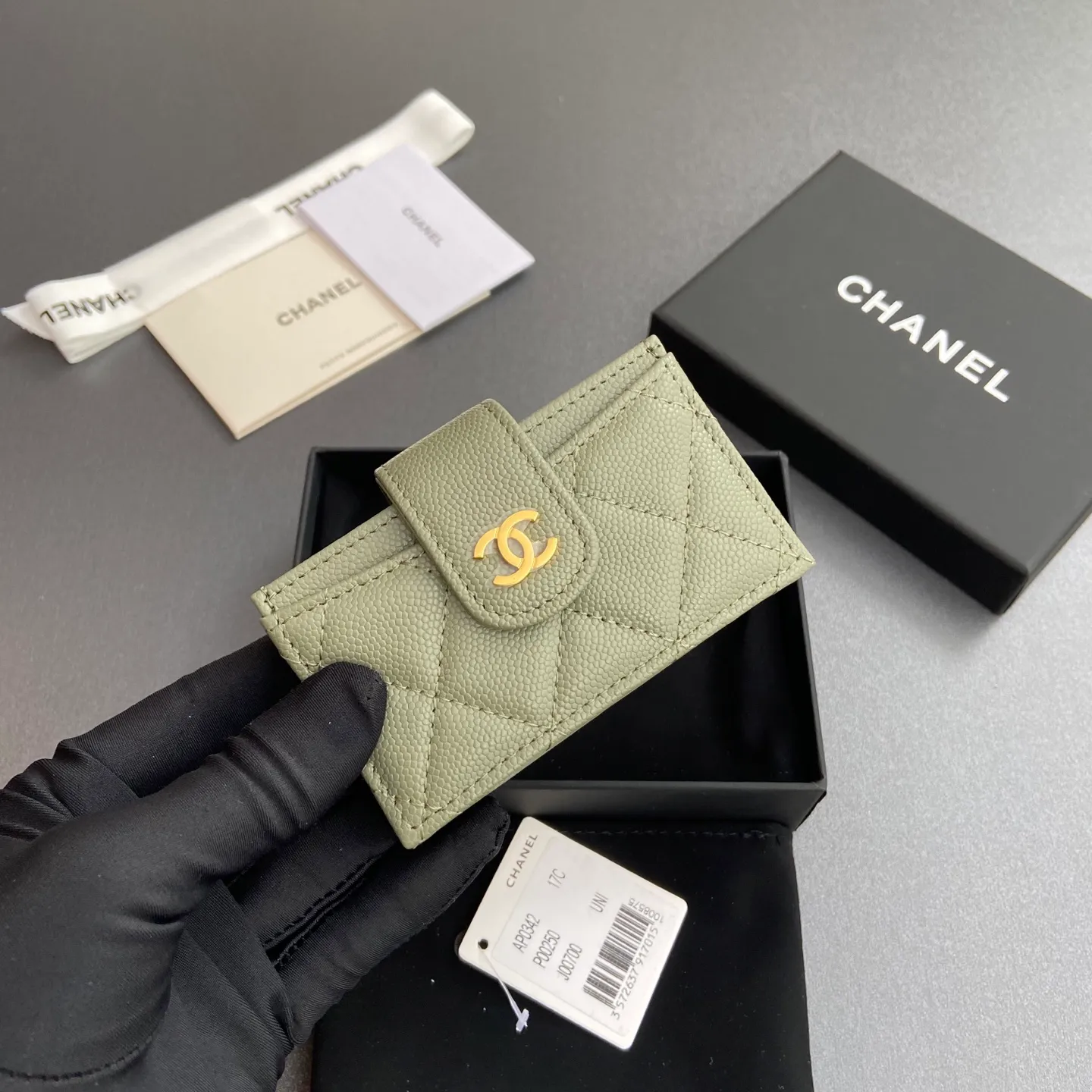 [Special grade hardware original leather] ¥400 Small fragrant organ multi-card slot card holder series with iconic metal logo Gold tone metal hardware, special Italian imported leather 6 card slots No.: 0342 Greek green fine ball pattern gold steel mark Size: w10×h6×2cm