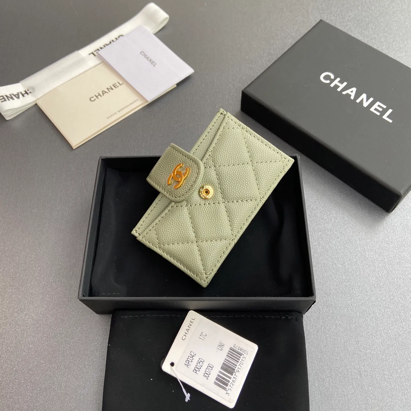 [Special grade hardware original leather] ¥400 Small fragrant organ multi-card slot card holder series with iconic metal logo Gold tone metal hardware, special Italian imported leather 6 card slots No.: 0342 Greek green fine ball pattern gold steel mark Size: w10×h6×2cm