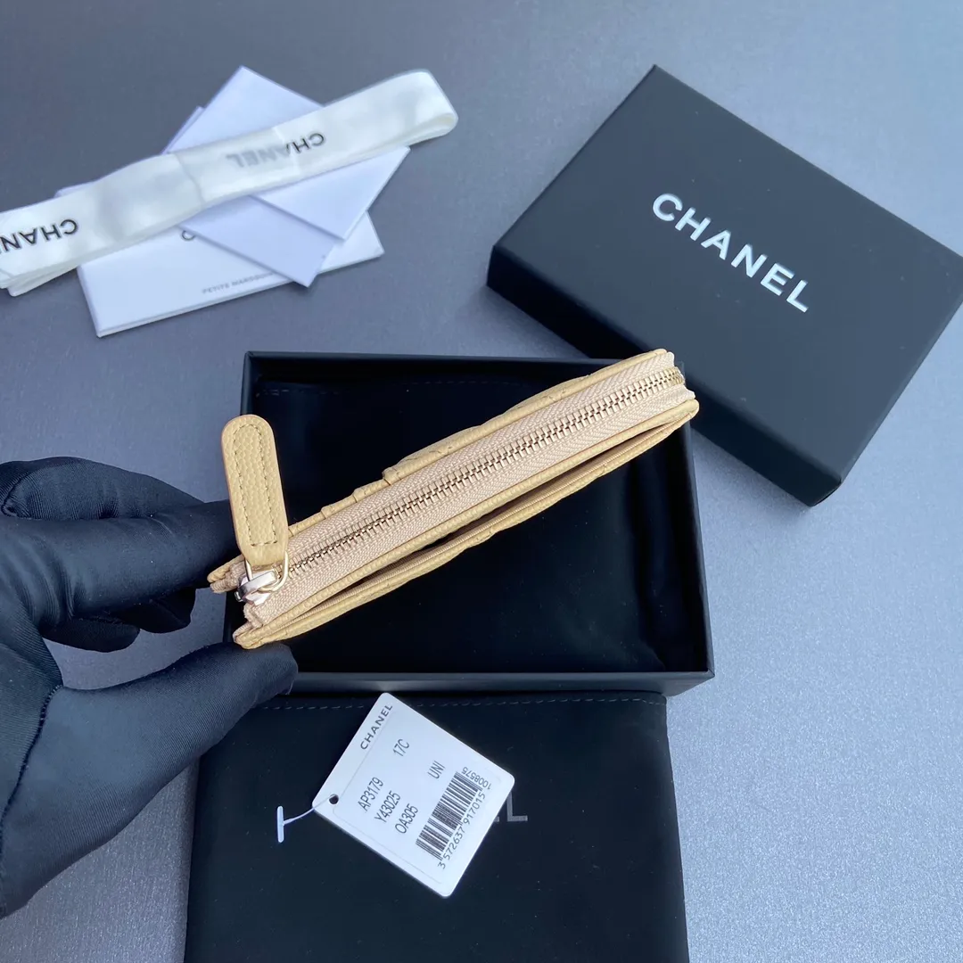 [Special grade hardware original leather] ¥320 Xiaoxiang small zipper bag card holder series Quilted card holder with iconic metal logo Gold tone metal hardware, special Italian imported leather 6 card slots, 1 small zipper bag No.: 3179 Apricot fine ball gold Size: w13×h9×2cm