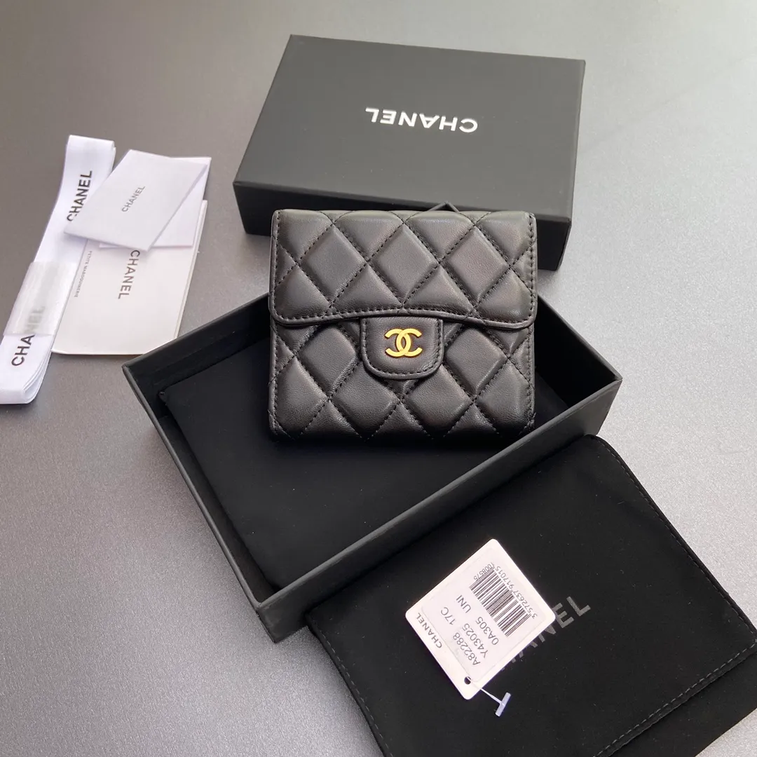 [Imported leather from Italy] ¥440 Special black sheep leather Gold tone metal hardware 6 card slots 1 banknote compartment 1 coin zipper bag No.: 82288 Size: w10.5×h11.5×d3cm