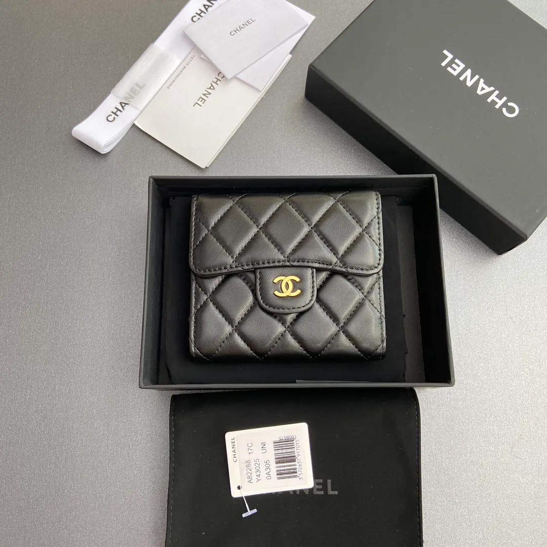 [Imported leather from Italy] ¥440 Special black sheep leather Gold tone metal hardware 6 card slots 1 banknote compartment 1 coin zipper bag No.: 82288 Size: w10.5×h11.5×d3cm
