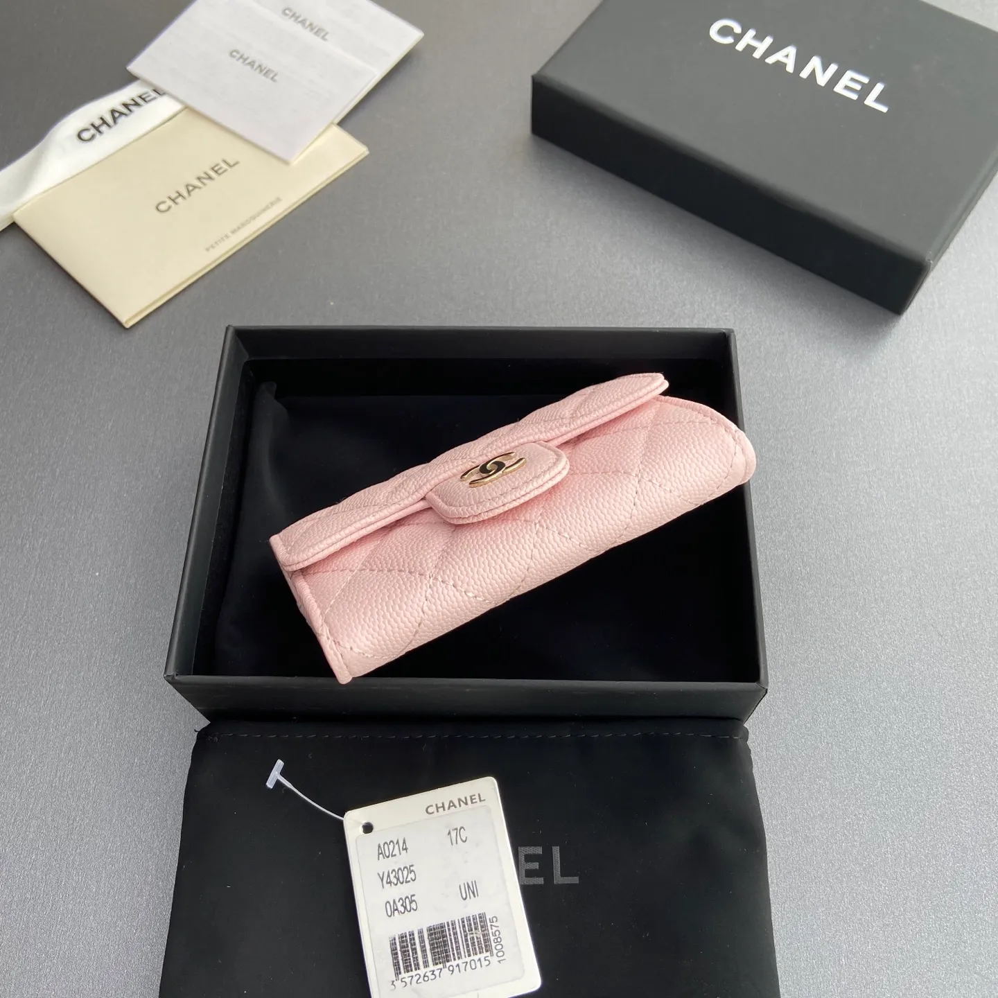 Xiaoxiang imported Italian leather Item number: AP428 Price: 300 Size: w11×h7cm Color: Light pink fine ball pattern light gold steel mark