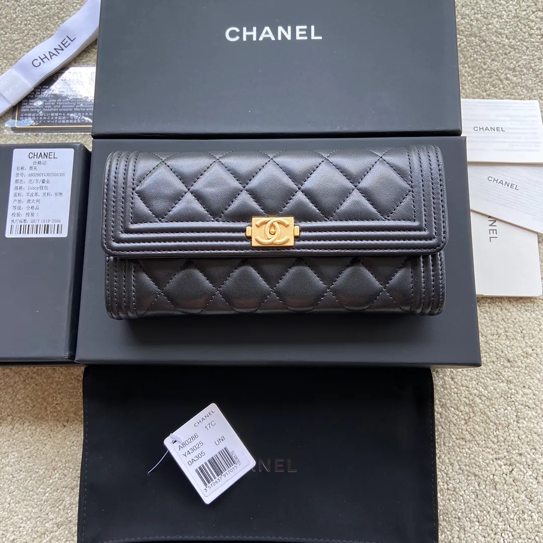 480💰Xiaoxiang imported Italian sheepskin Item number: A80286 Size: w19×h10.5×d3cm Color: black sheepskin with gold mark