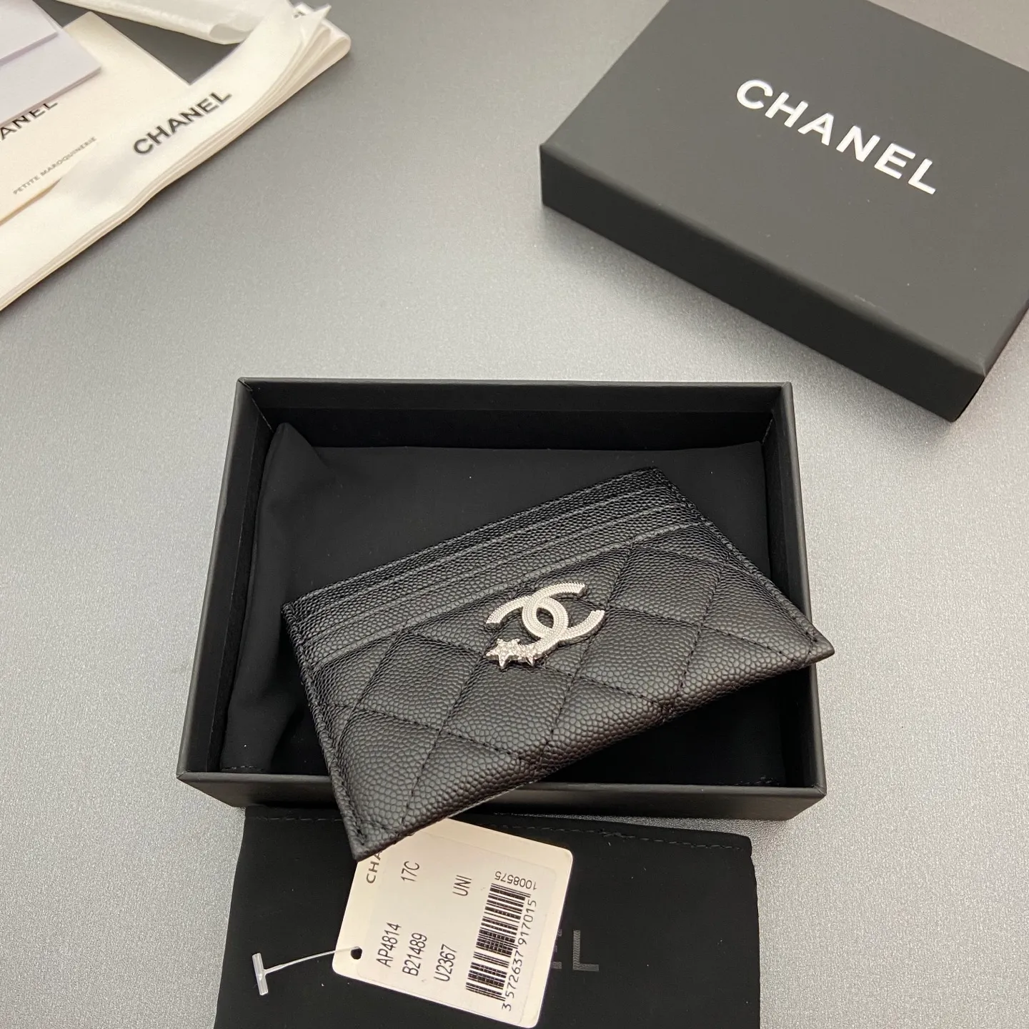 25b new series caviar cowhide with stars⭐logo shiny blingblibg~card holder series Item number: AP 9628 Price: 300 Size: w11×h10cm Color: black fine ball pattern silver star hardware
