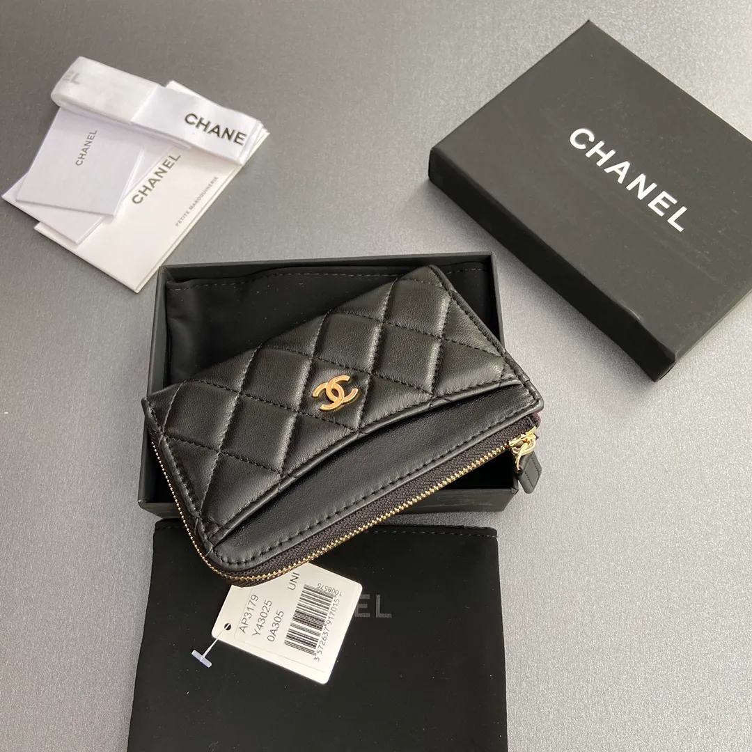 [Special grade hardware original leather] ¥320 Xiaoxiang small zipper bag card holder series Quilted card holder with iconic metal logo Gold tone metal hardware, special Italian imported leather 6 card slots, 1 small zipper bag No.: 3179 Size: w13×h9×2cm