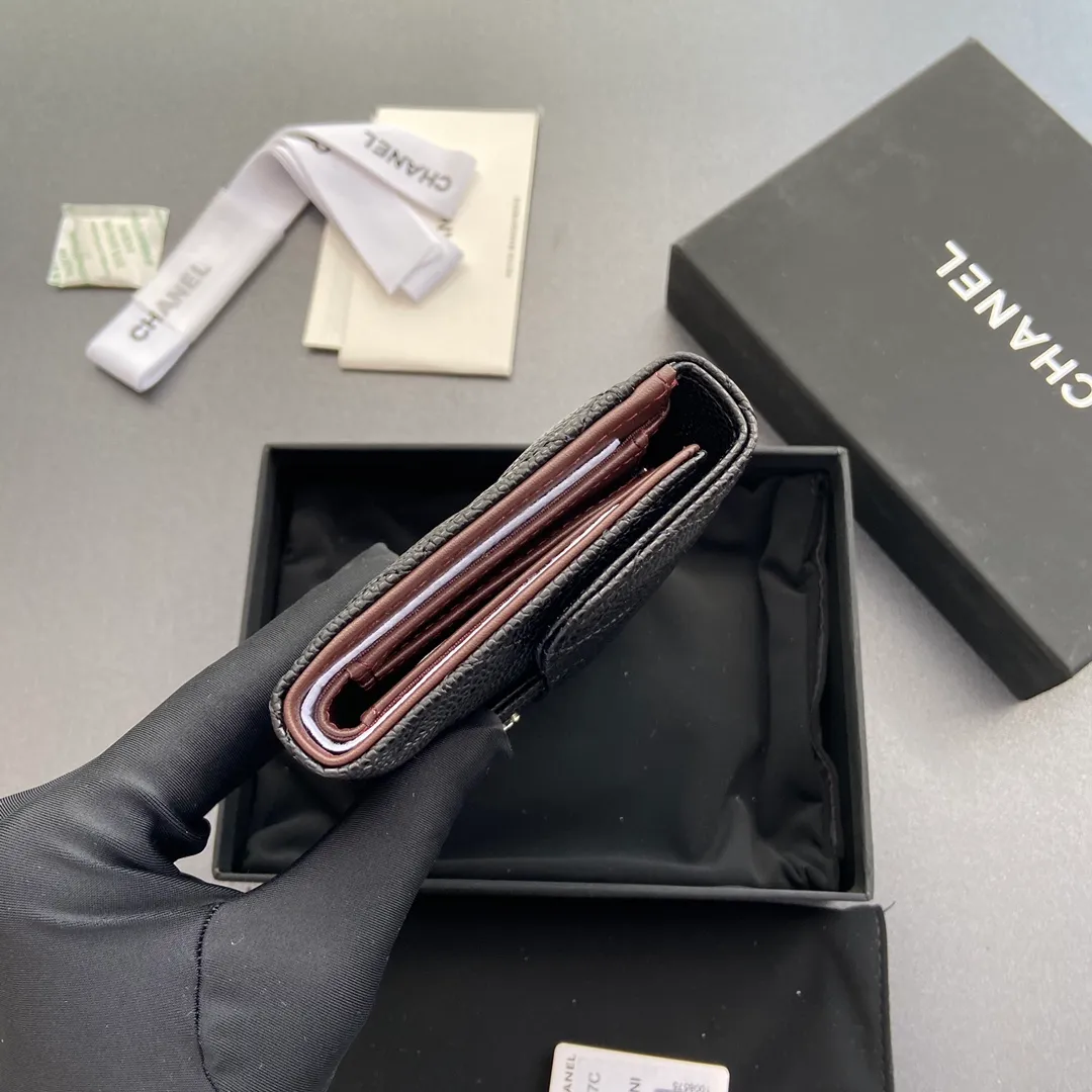 [Special grade hardware original leather] ¥500 (with pocket metal pull tag on the back) Xiaoxiang long clip flip series Quilted long clip with iconic metal logo Silver tone metal hardware, special Italian imported leather 5 card slots, 1 bill compartment, two compartments, 1 zipper bag No.: 0232 Size: w15×h10×d2.5cm