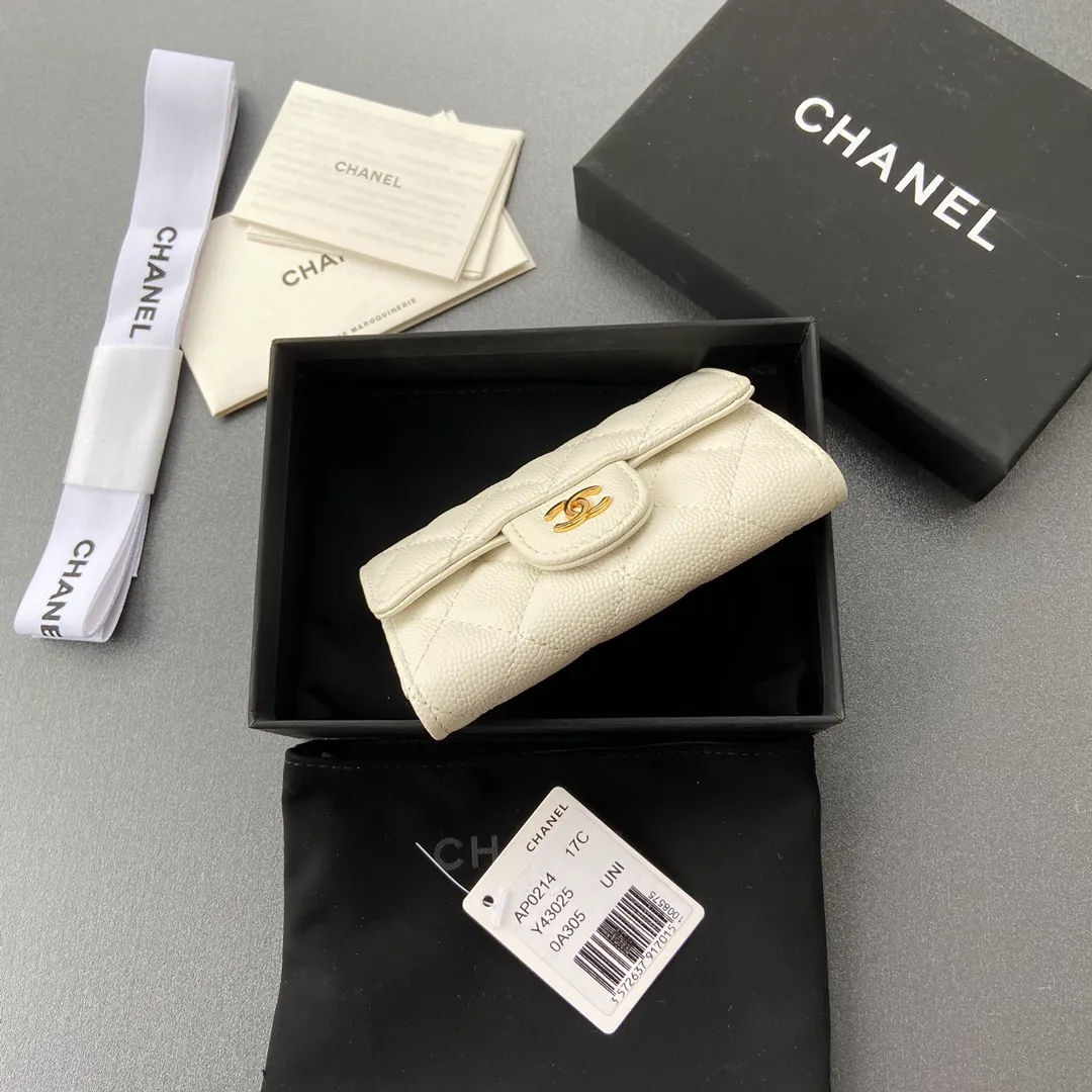 Xiaoxiang imported Italian leather Item number: AP428 Price: 260 Size: w11×h7cm Color: White fine ball pattern golden steel mark