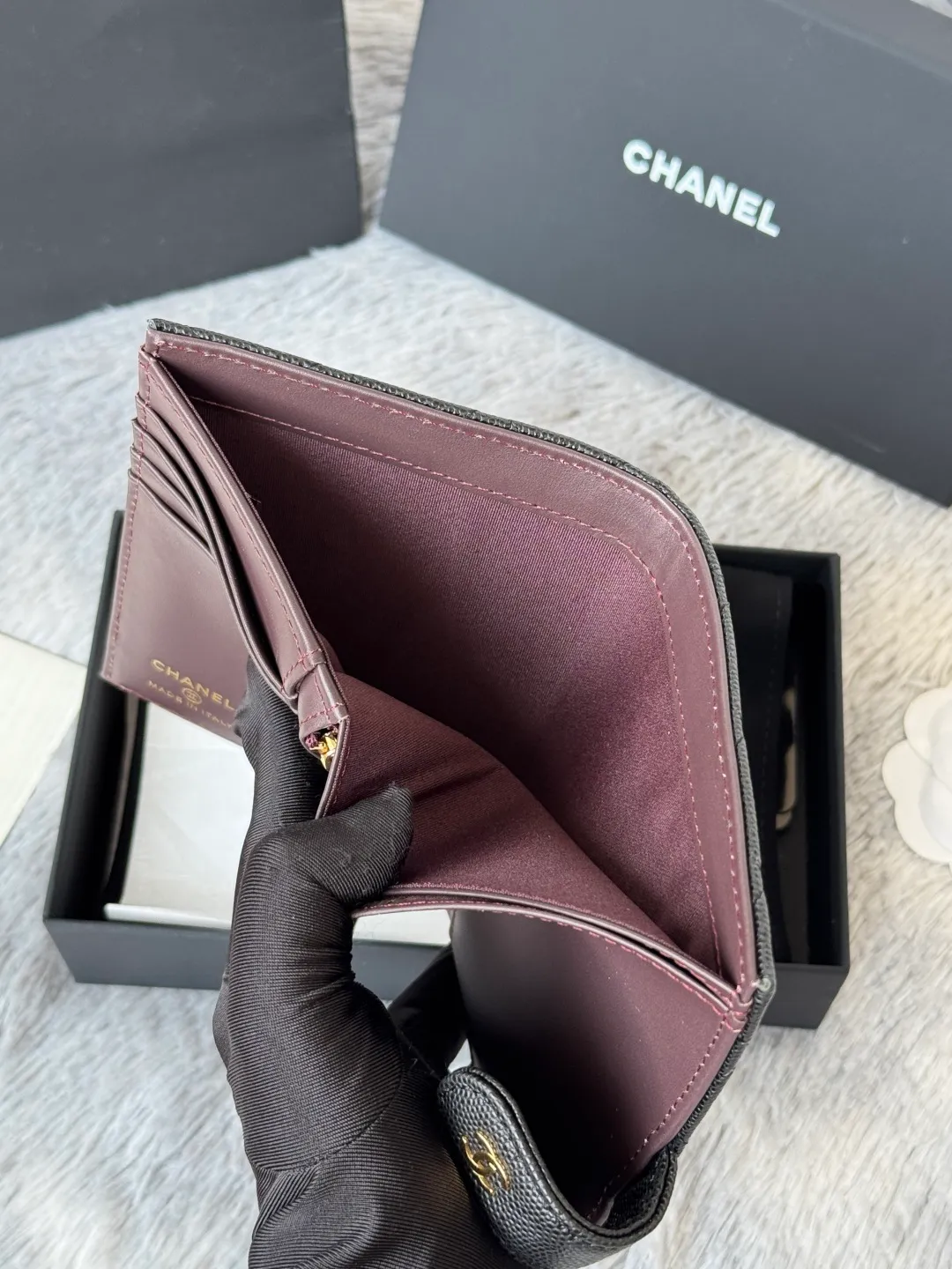 💰440💰4050 New product launched Passport wallet 2-in-1 passport holder that can hold cash, credit card and passport. CHANEL multifunctional passport holder, original quality, imported caviar, cowhide, color as shown in the picture, exclusive real shot, this design may also enter the classic series in the future. Style number: AP6392 Size: 15*10*3cm.