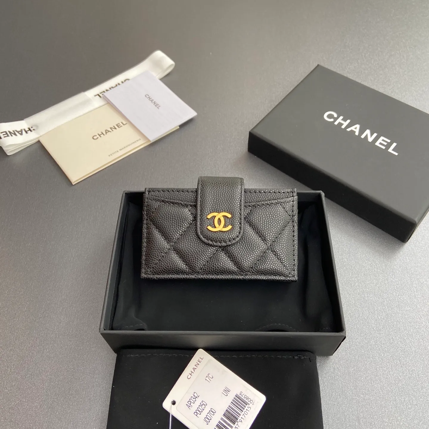 [Special grade hardware original leather] ¥400 Small fragrant organ multi-card slot card holder series with iconic metal logo Gold-toned metal hardware, exclusive Italian imported leather 6 card slots No.: 0342 Black fine ball pattern gold steel mark Size: w10×h6×2cm