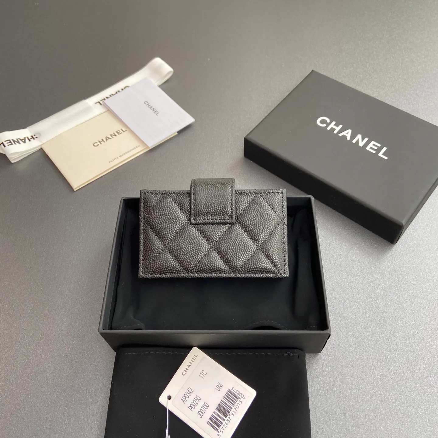 [Special grade hardware original leather] ¥400 Small fragrant organ multi-card slot card holder series with iconic metal logo Gold-toned metal hardware, exclusive Italian imported leather 6 card slots No.: 0342 Black fine ball pattern gold steel mark Size: w10×h6×2cm