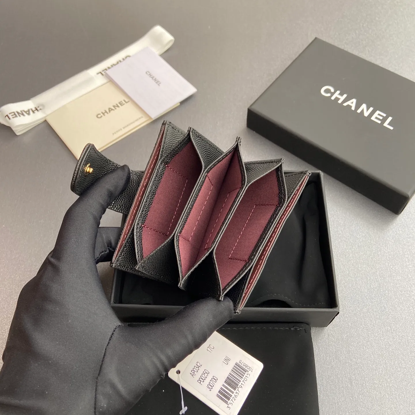 [Special grade hardware original leather] ¥400 Small fragrant organ multi-card slot card holder series with iconic metal logo Gold-toned metal hardware, exclusive Italian imported leather 6 card slots No.: 0342 Black fine ball pattern gold steel mark Size: w10×h6×2cm
