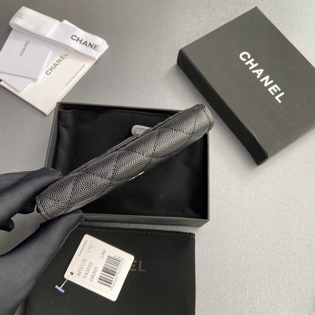 [Special grade hardware original leather] ¥320 Xiaoxiang small zipper bag card holder series Quilted card holder with iconic metal logo Silver tone metal hardware, special Italian imported leather 6 card slots, 1 small zipper bag No.: 3179 Size: w13×h9×2cm