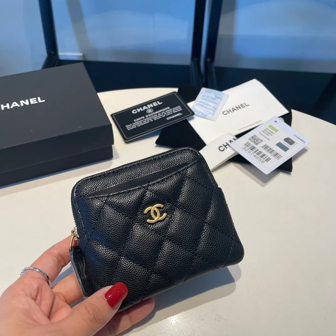 💰420😊Upgraded version💋Chanel🆕 New color colorful fine ball caviar cowhide🐂Classic zipper bag with multiple card slots for change. It can also bring convenience to various bank cards, supermarket cards, shopping cards, and membership cards. It is so small and easy to carry. It is the most fashionable and popular element of coin purses. Do you own it? Comes with the latest complete set of packaging 2061🍃size: 12*9.5cm