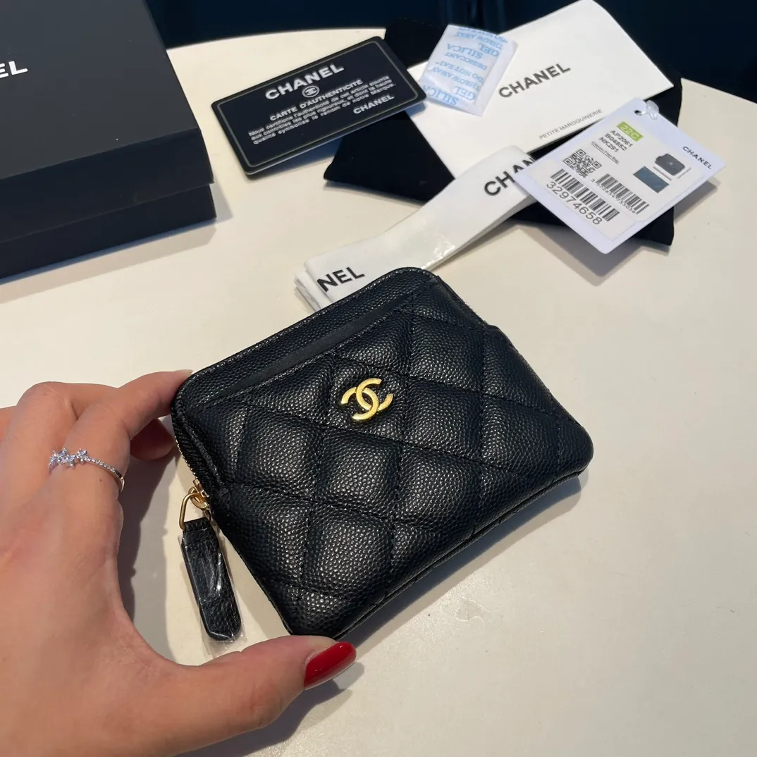 💰420😊Upgraded version💋Chanel🆕 New color colorful fine ball caviar cowhide🐂Classic zipper bag with multiple card slots for change. It can also bring convenience to various bank cards, supermarket cards, shopping cards, and membership cards. It is so small and easy to carry. It is the most fashionable and popular element of coin purses. Do you own it? Comes with the latest complete set of packaging 2061🍃size: 12*9.5cm