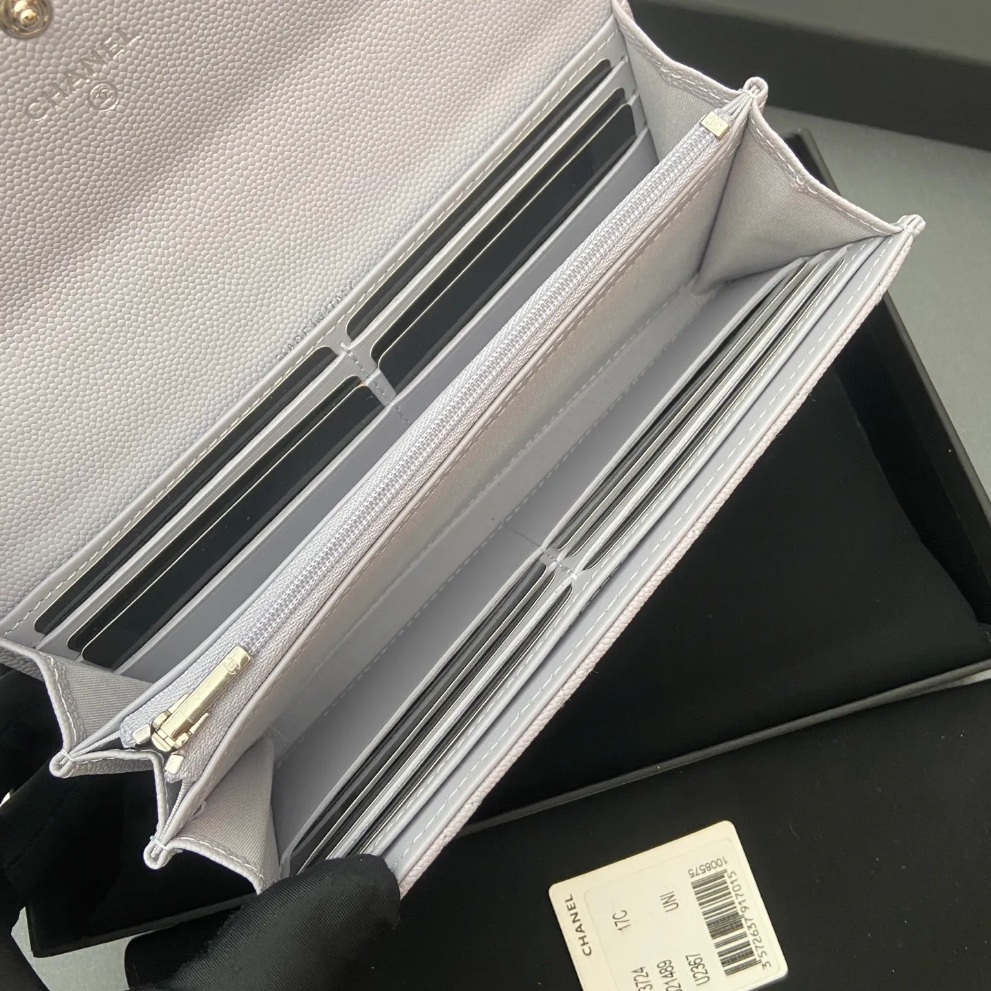 25b new series caviar cowhide with stars ⭐logo shiny blingblibg~ flip long clip wallet series light purple fine ball pattern silver star hardware 12 card slots, two banknote compartments two compartments, 1 zipper bag Price: 250 No.: 3724 Size: w19×h10×d3cm