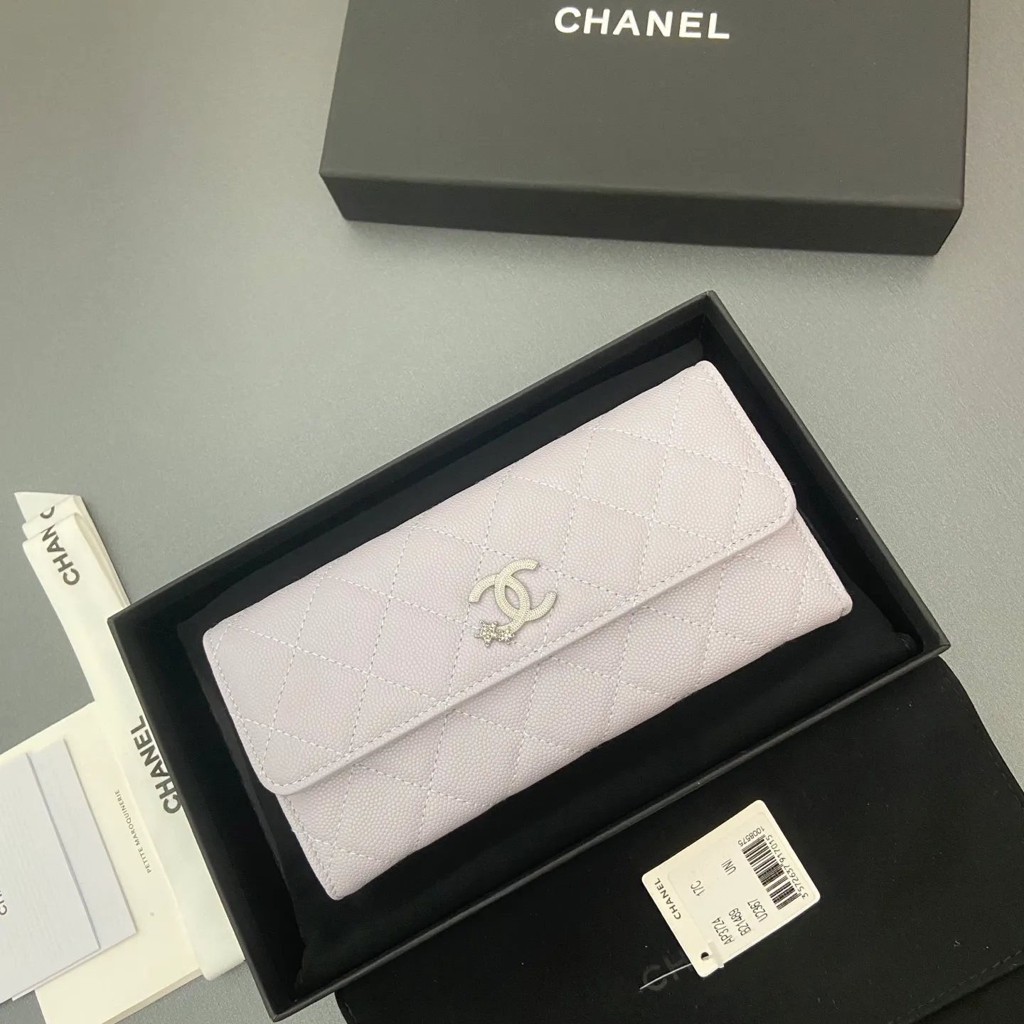 25b new series caviar cowhide with stars ⭐logo shiny blingblibg~ flip long clip wallet series light purple fine ball pattern silver star hardware 12 card slots, two banknote compartments two compartments, 1 zipper bag Price: 250 No.: 3724 Size: w19×h10×d3cm