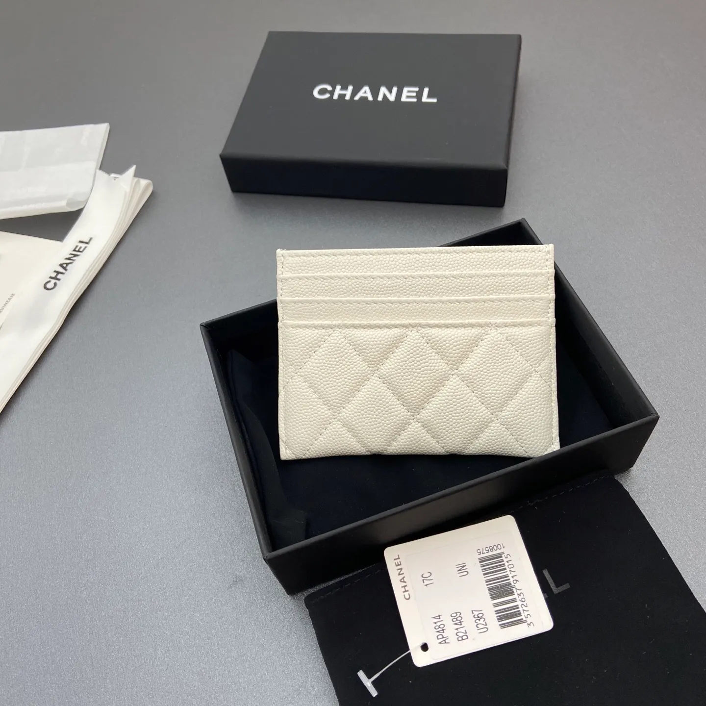 25b new series caviar cowhide with stars⭐logo shiny blingblibg~card holder series Item number: AP 9628 Price: 300 Size: w11×h10cm Color: white fine ball pattern silver star hardware