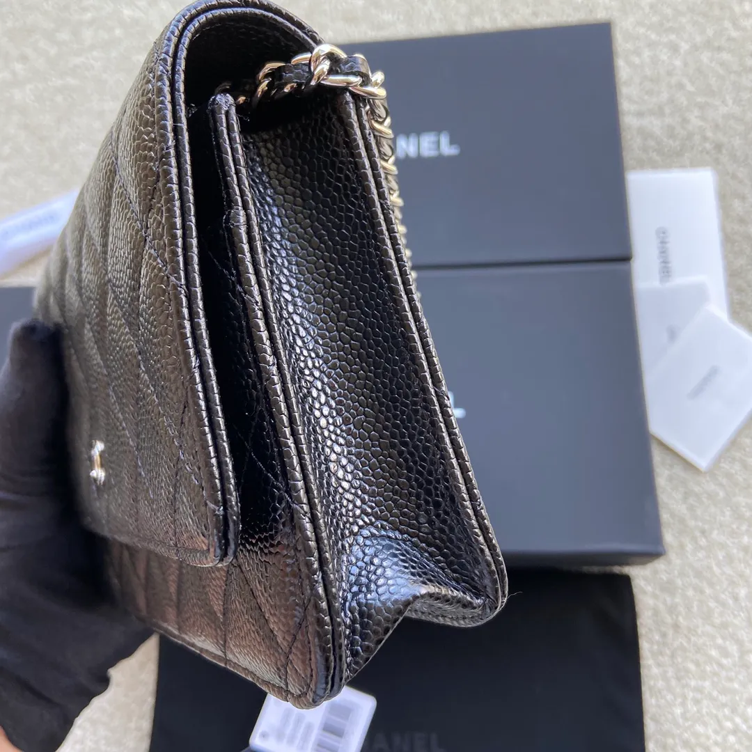 Xiaoxiang imported Italian grained calfskin Item number: A0250 💰: 640 Size: w20×h13×d3.5cm Color: black ball pattern silver steel mark
