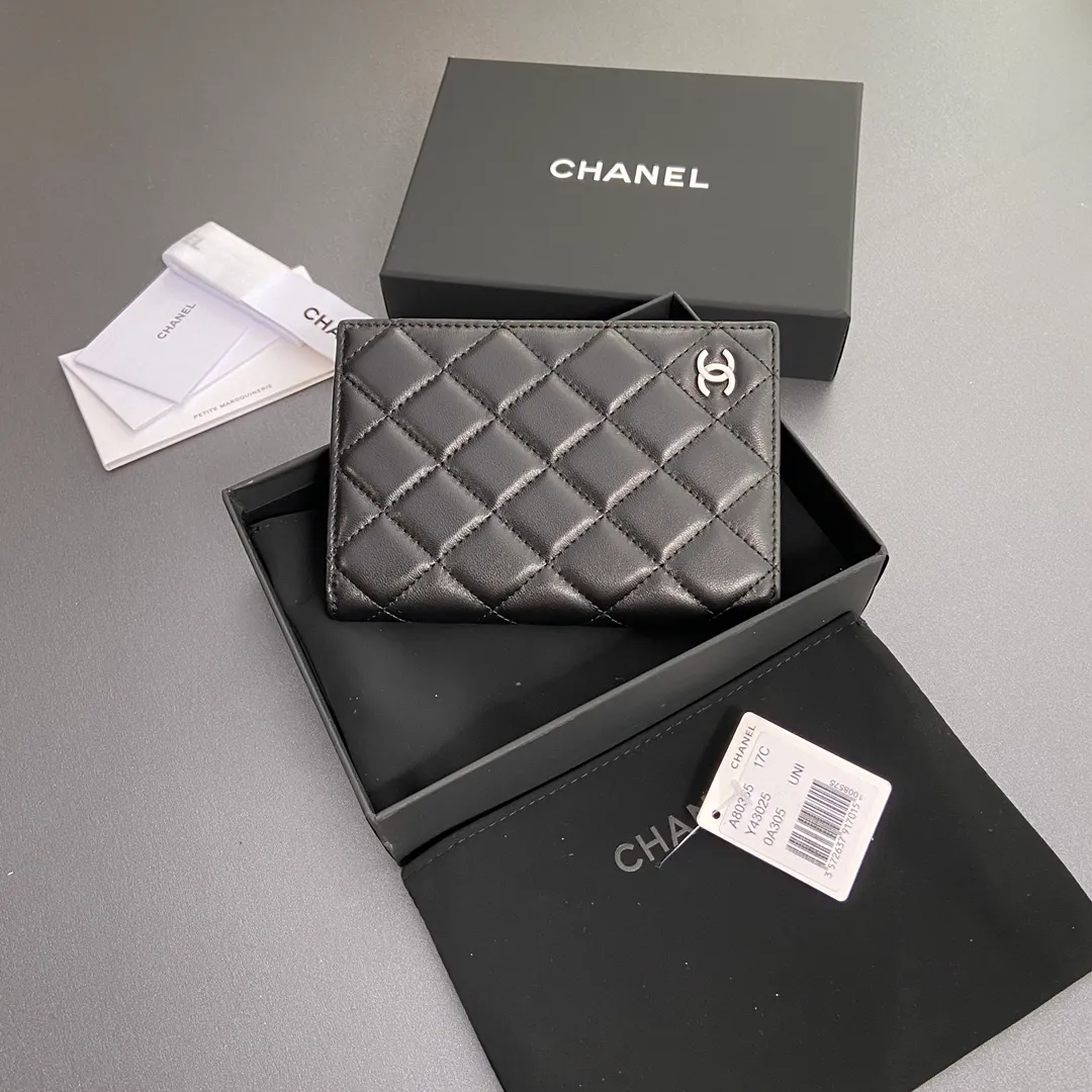 [Special grade hardware original leather] Xiaoxiang passport holder series, quilted with iconic metal logo No.: 80385