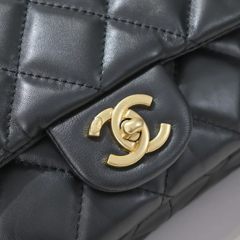 All Categories Official Website "Brand Women's Bags" Women's Bags 💙 Chanel 𝗖𝗵𝗮𝗻𝗲𝟭 𝟮𝟮𝘀 Large Gold Chain Underarm Bag Large Size Jimei, have you got it yet? This bag is easy to wear with hot girls, and the capacity is good. The thick chain is the finishing touch of this bag. It is younger and more fashionable than Cf 𝐒𝐢𝐳𝐞𝟏8-𝟐7-