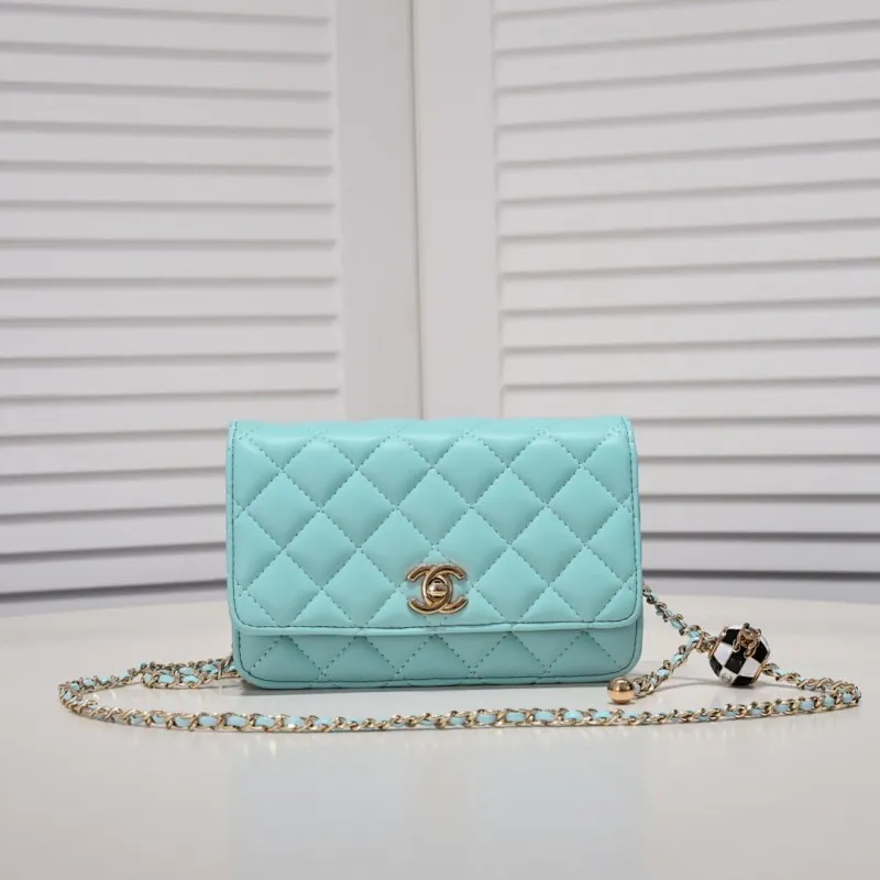 All Categories Official Website "Brand Women's Bags" Women's Bags 💙 Chanel Chane Small Chain Bag Wallet on chain is definitely indispensable. Imported calfskin 🐂 This bag is super practical, but it has a bug ~ it is too long, because it is designed according to European and American body shapes, and it will be slightly longer for Asians! but! Don't be afraid, there is magic now