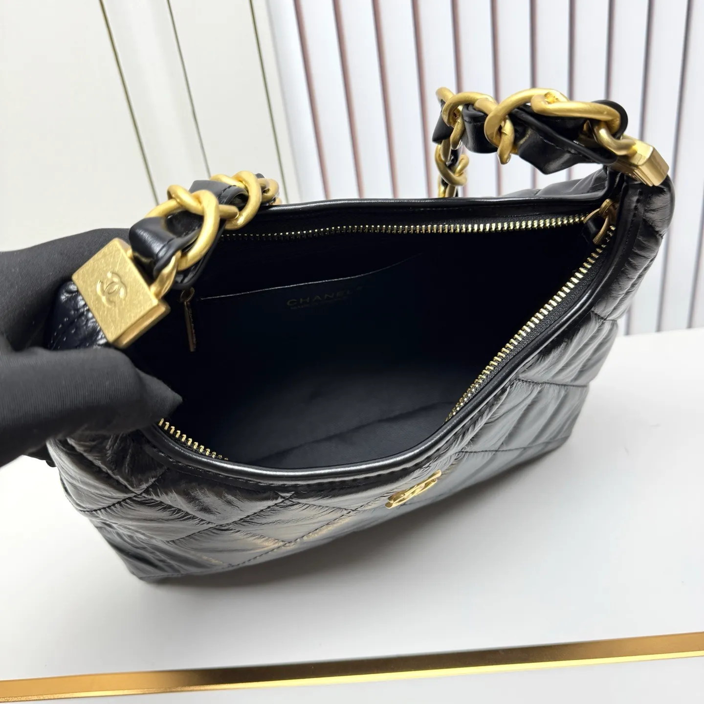All Categories Official Website "Brand Women's Bags" Women's Bags 💙 Chanel 2026 Official Website CHANEL Oil Wax Leather Wandering Hobo Underarm Bag