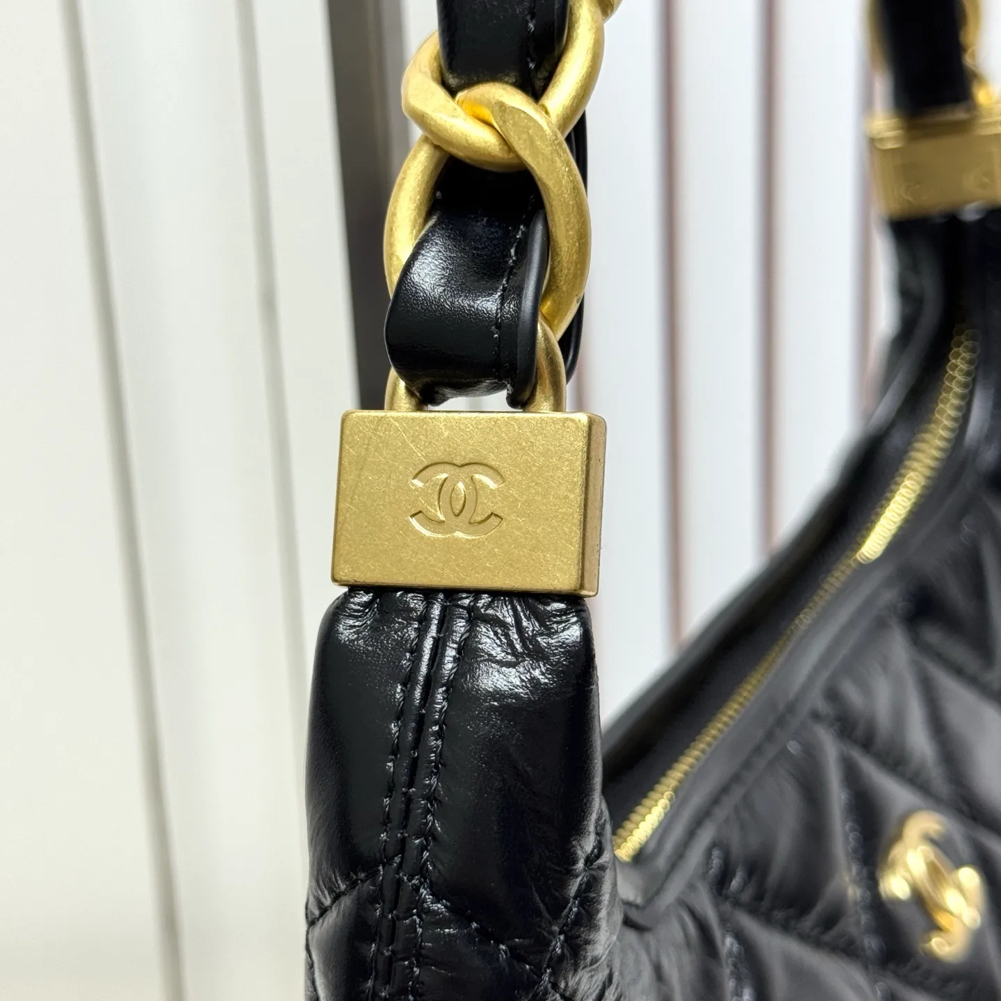 All Categories Official Website "Brand Women's Bags" Women's Bags 💙 Chanel 2026 Official Website CHANEL Oil Wax Leather Wandering Hobo Underarm Bag