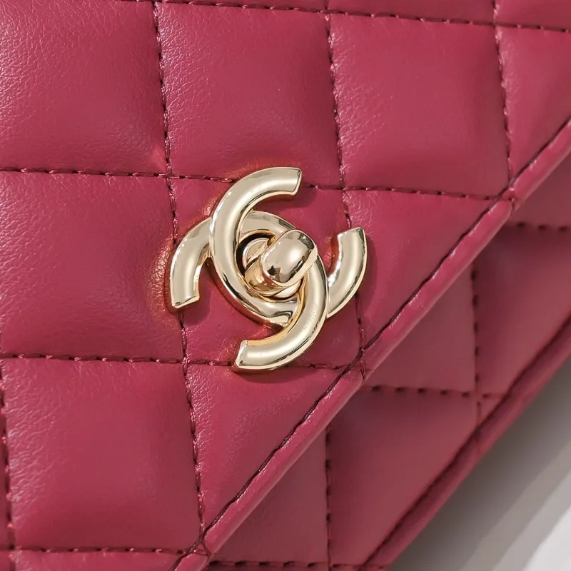 All Categories Official Website "Brand Women's Bags" Women's Bags 💙 Chanel Chane Small Chain Bag Wallet on chain is definitely indispensable. Imported calfskin 🐂 This bag is super practical, but it has a bug ~ it is too long, because it is designed according to European and American body shapes, and it will be slightly longer for Asians! but! Don't be afraid, there is magic now