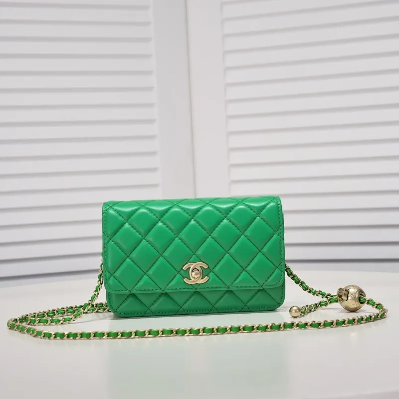 All Categories Official Website "Brand Women's Bags" Women's Bags 💙 Chanel Chane Small Chain Bag Wallet on chain is definitely indispensable. Imported calfskin 🐂 This bag is super practical, but it has a bug ~ it is too long, because it is designed according to European and American body shapes, and it will be slightly longer for Asians! but! Don't be afraid, there is magic now