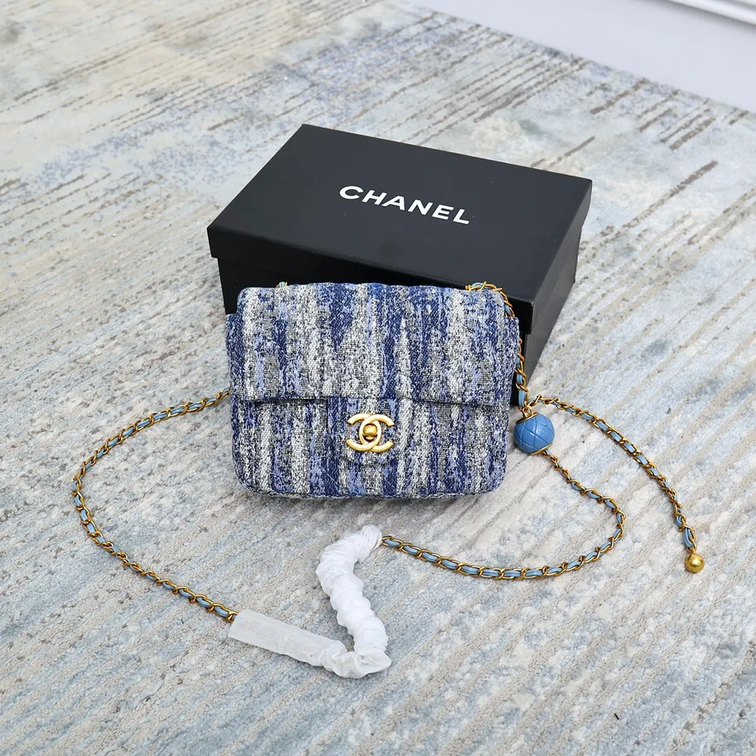 All Categories Official Website "Brand Women's Bags" Women's Bags 💙 Chanel is a must-try when in-store. The exclusive custom-made high-end camouflage fabric is loved by everyone 💞Full of summer flavor💫I can't help but keep the real thing for myself. It's so beautiful. It's definitely another storm coming. Size 18cm