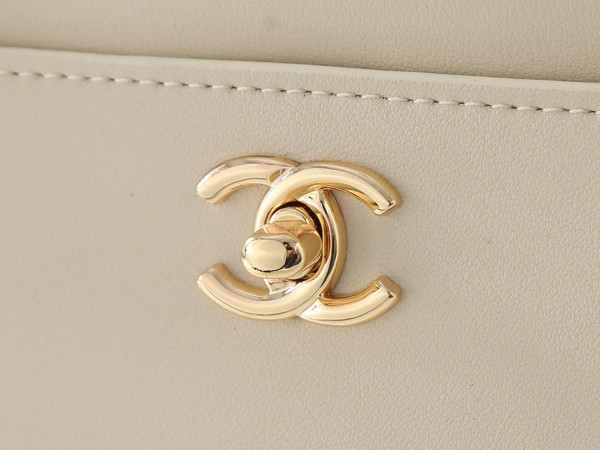 All categories Official website "Brand Women's Bags" Women's Bags 💙 Chanel 2026 new CHANEL hand-held crossbody bag