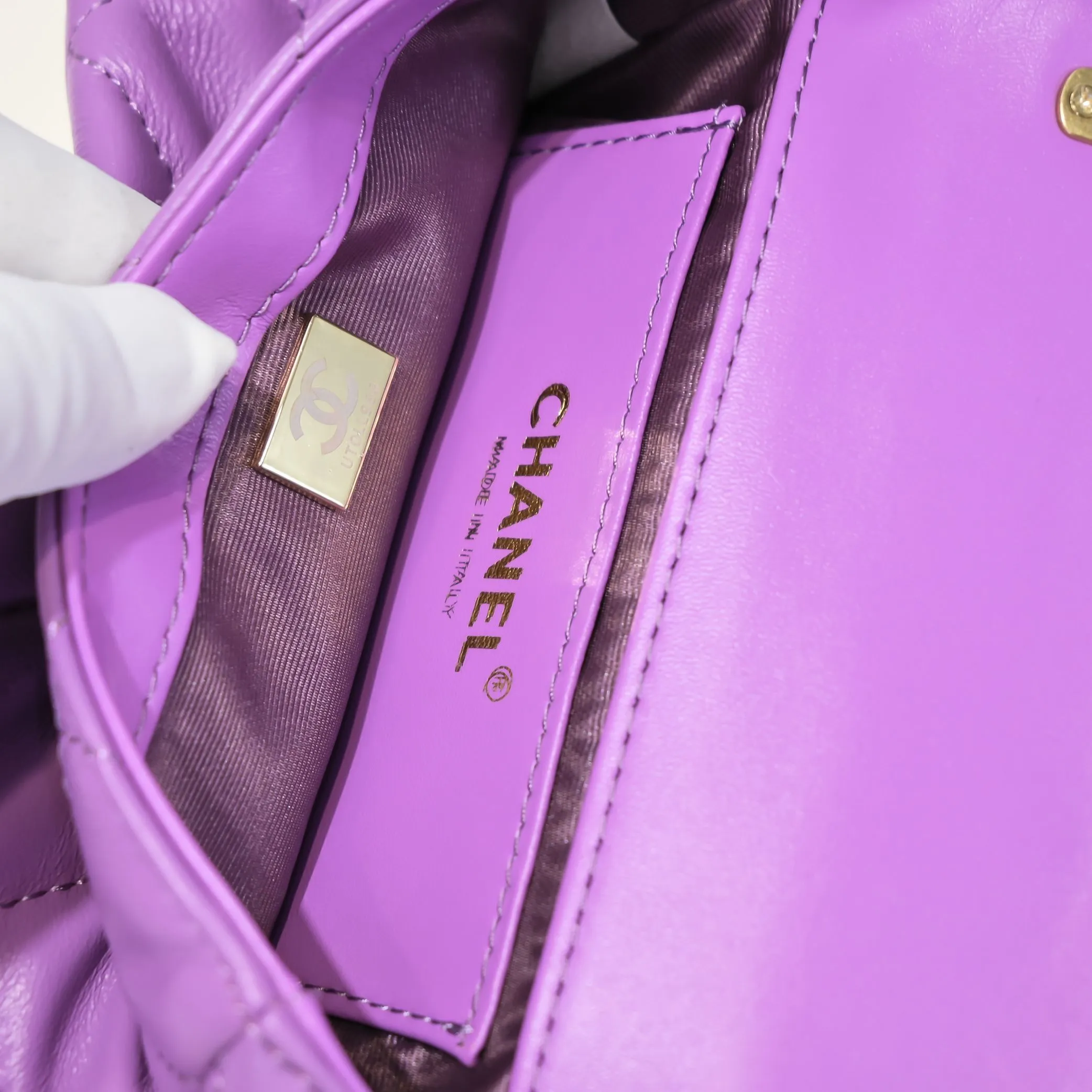 All Categories Official Website "Brand Women's Bags" Women's Bags 💙 Chanel �C𝗵𝗮𝗻𝗲𝟭 𝟮𝟮𝘀 Large Gold Chain Armpit Bag Small Size Jimei, have you got it yet? This bag is easy to wear with hot girls, and the capacity is good. The thick chain is the finishing touch of this bag. It is younger and more fashionable than Cf. 𝐒𝐢𝐳𝐞𝟏𝟑-𝟏𝟕